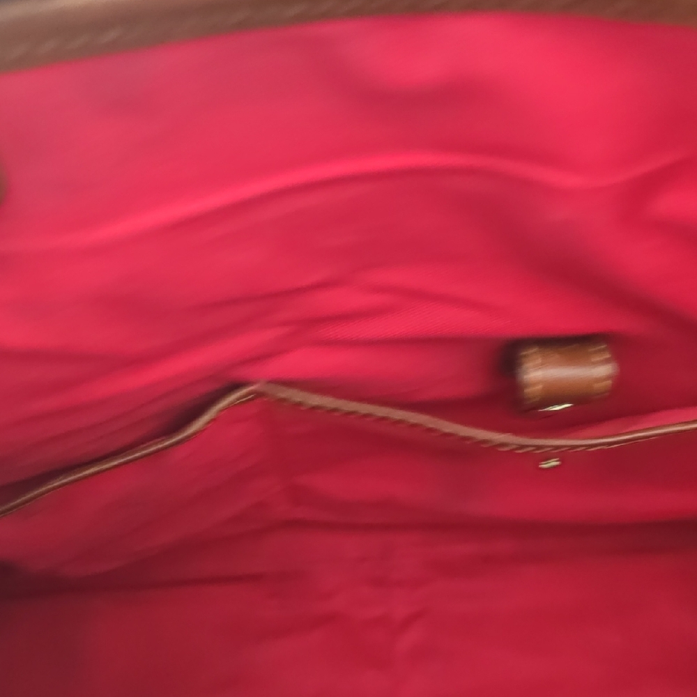 Elegant Two-Tone Leather Handbag - Picture 15 of 16